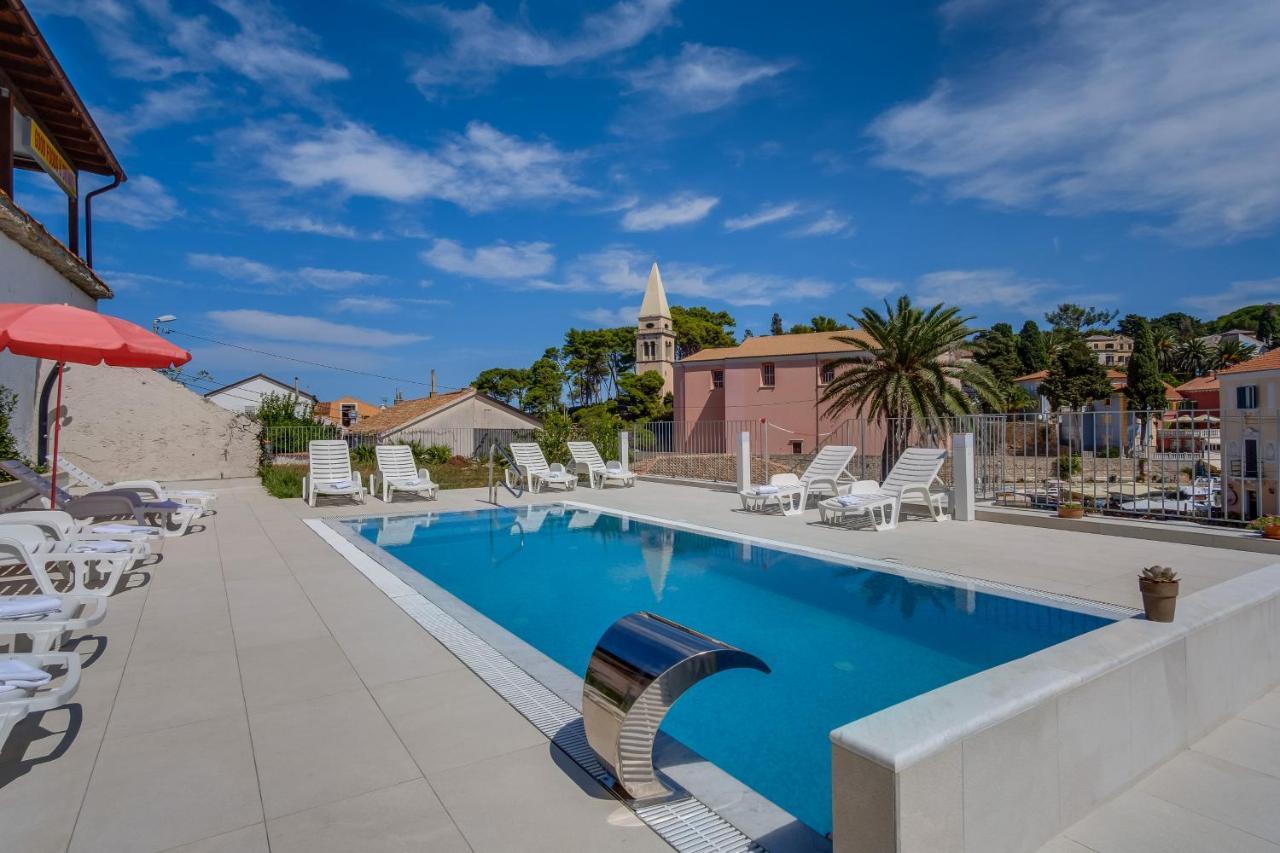 Hotel Vila Conte Veli Losinj Luaran gambar