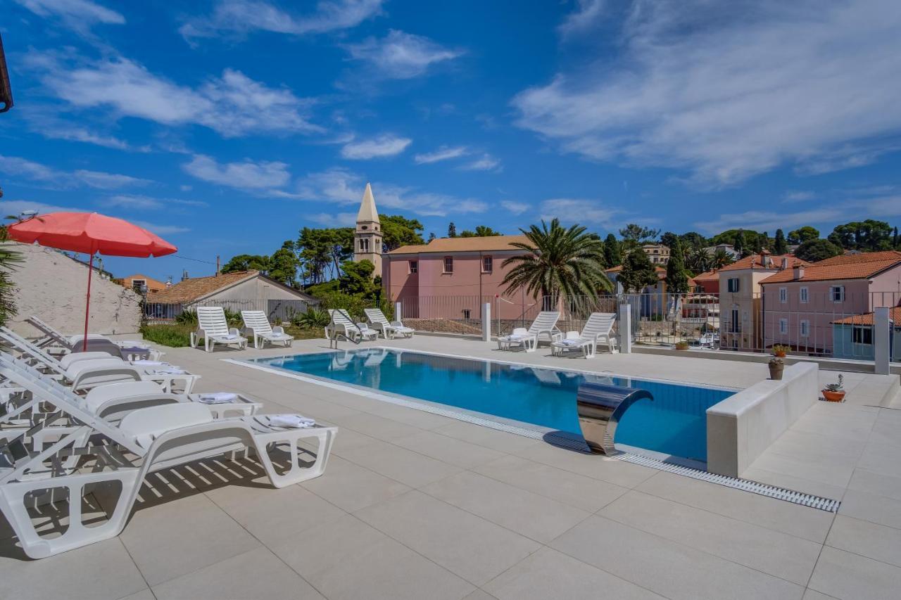 Hotel Vila Conte Veli Losinj Luaran gambar