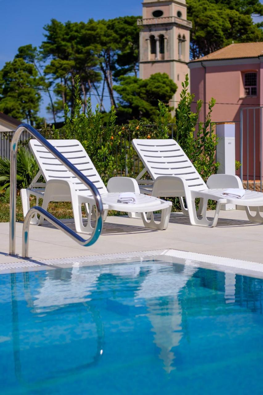 Hotel Vila Conte Veli Losinj Luaran gambar