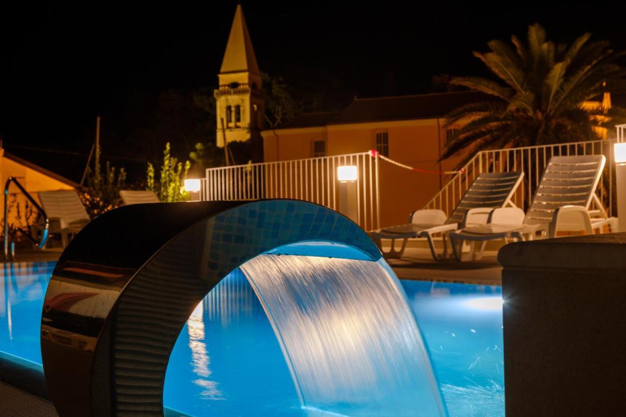 Hotel Vila Conte Veli Losinj Luaran gambar